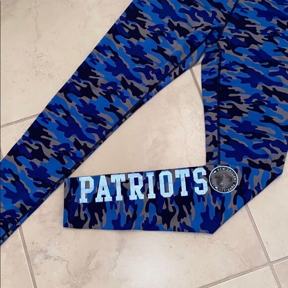 G-lll 4Her By Carl Banks Patriots Camo Leggings - Picture 5 of 10